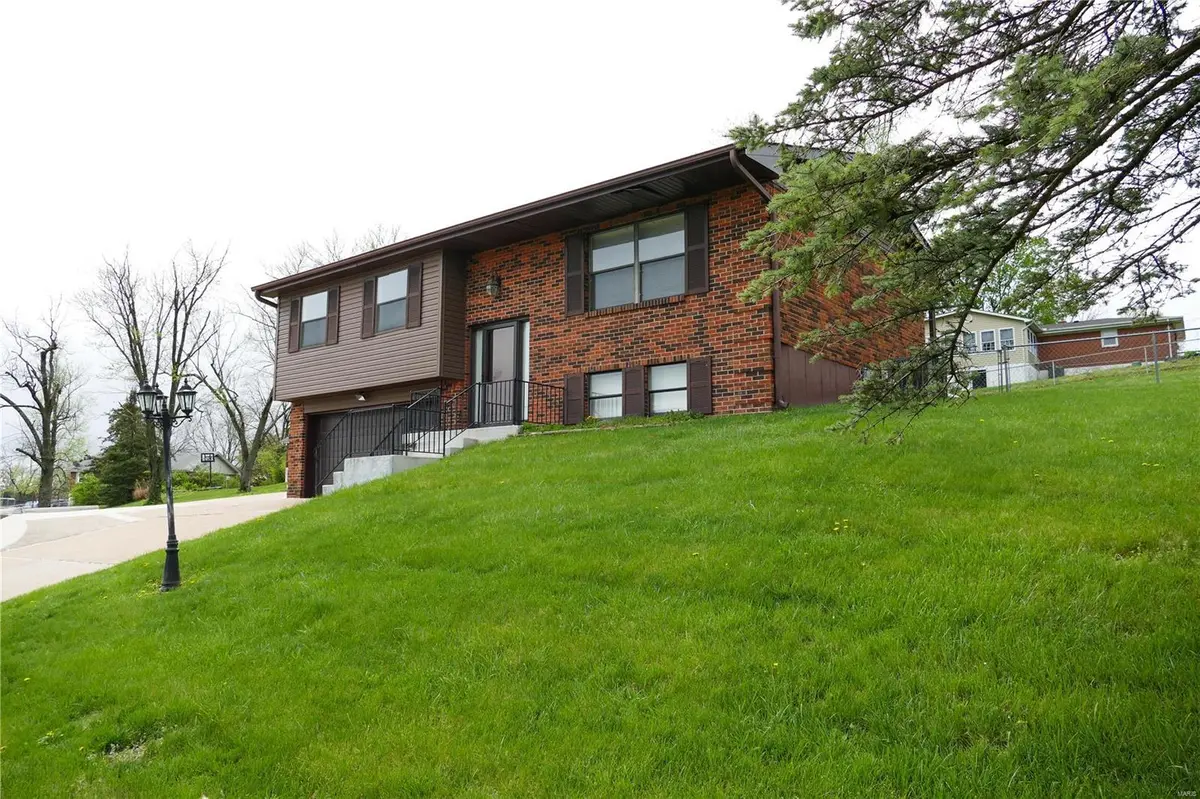 6014 Clearview DR, House Springs, MO 63051