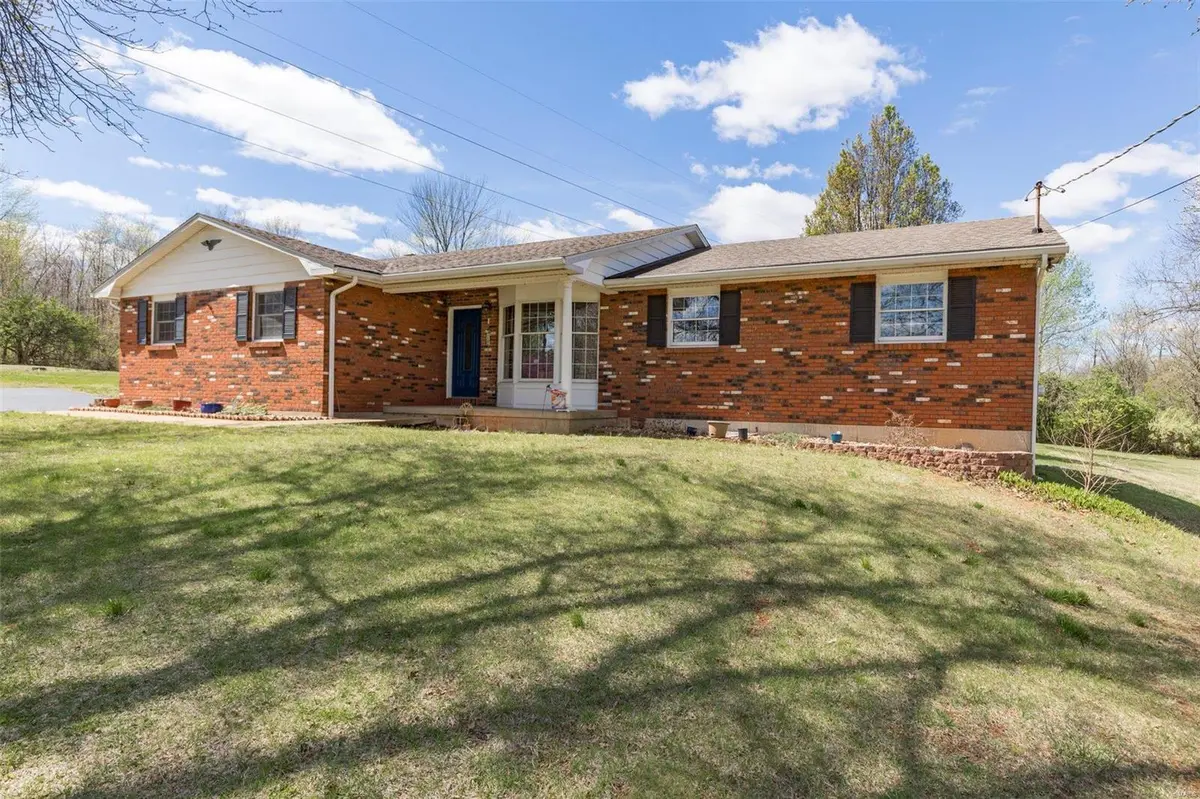 1851 N Washington, Farmington, MO 63640