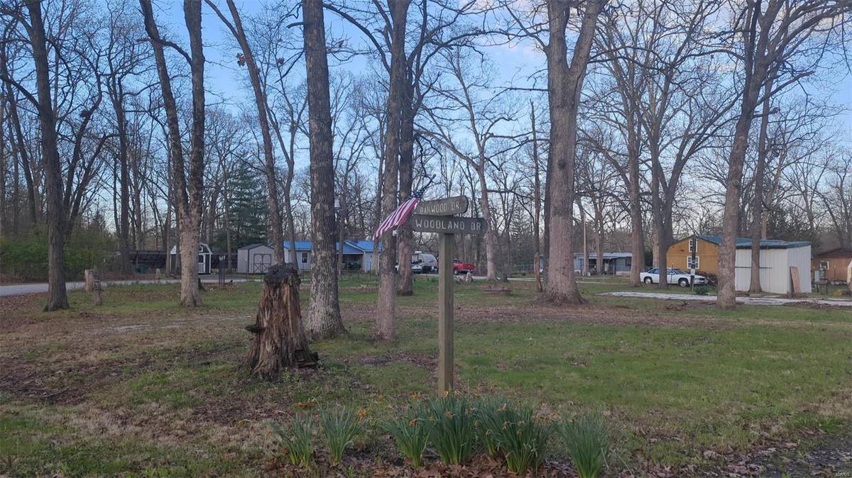 21492 Oakwood DR, Mount Olive, IL 62069