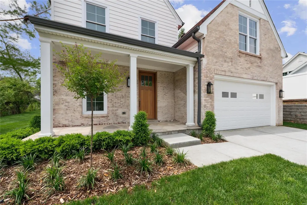 1007 N Woodlawn AVE, Kirkwood, MO 63122