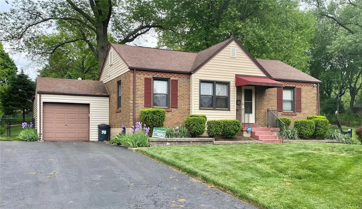 8 Saint Thomas CT, Florissant, MO 63031