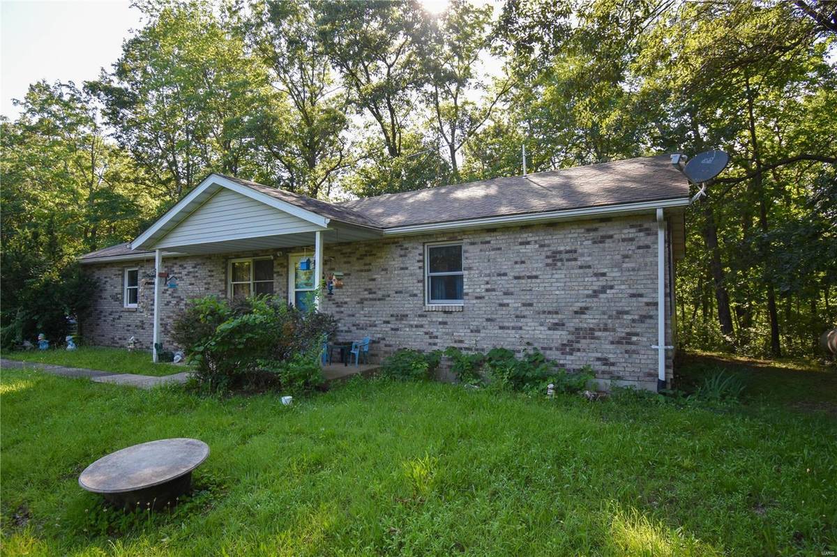 9042 Bode RD, Worden, IL 62097