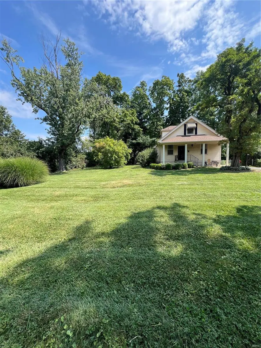 1240 N Sappington RD, Glendale, MO 63122