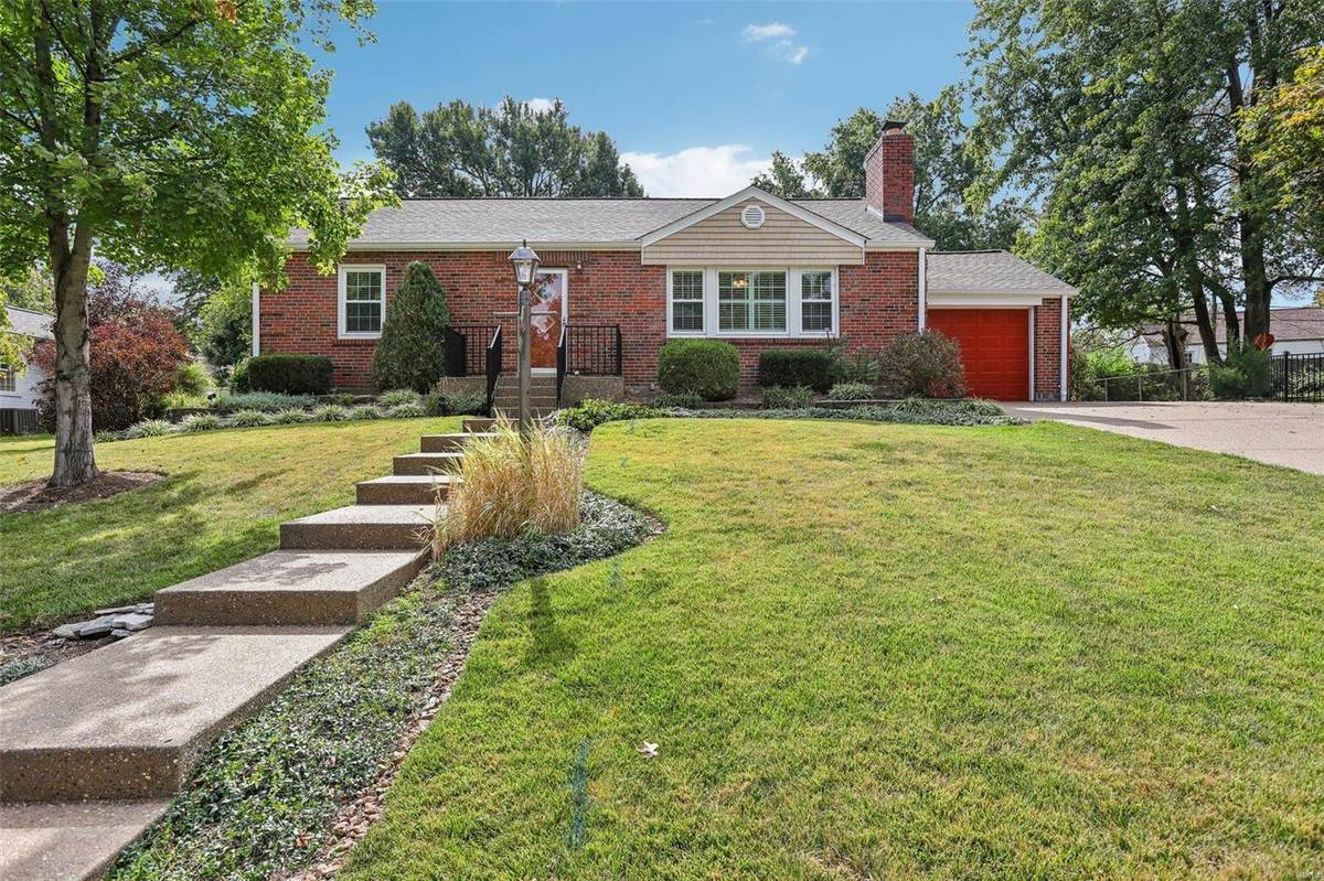 424 Sunningwell DR, St Louis, MO 63119