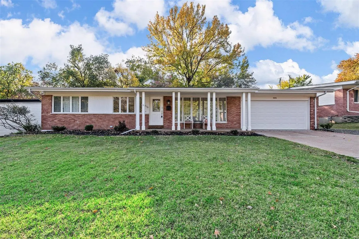 3570 Hambletonian DR, Florissant, MO 63033