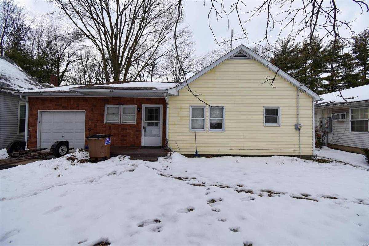 405 S Van Buren ST, Litchfield, IL 62056