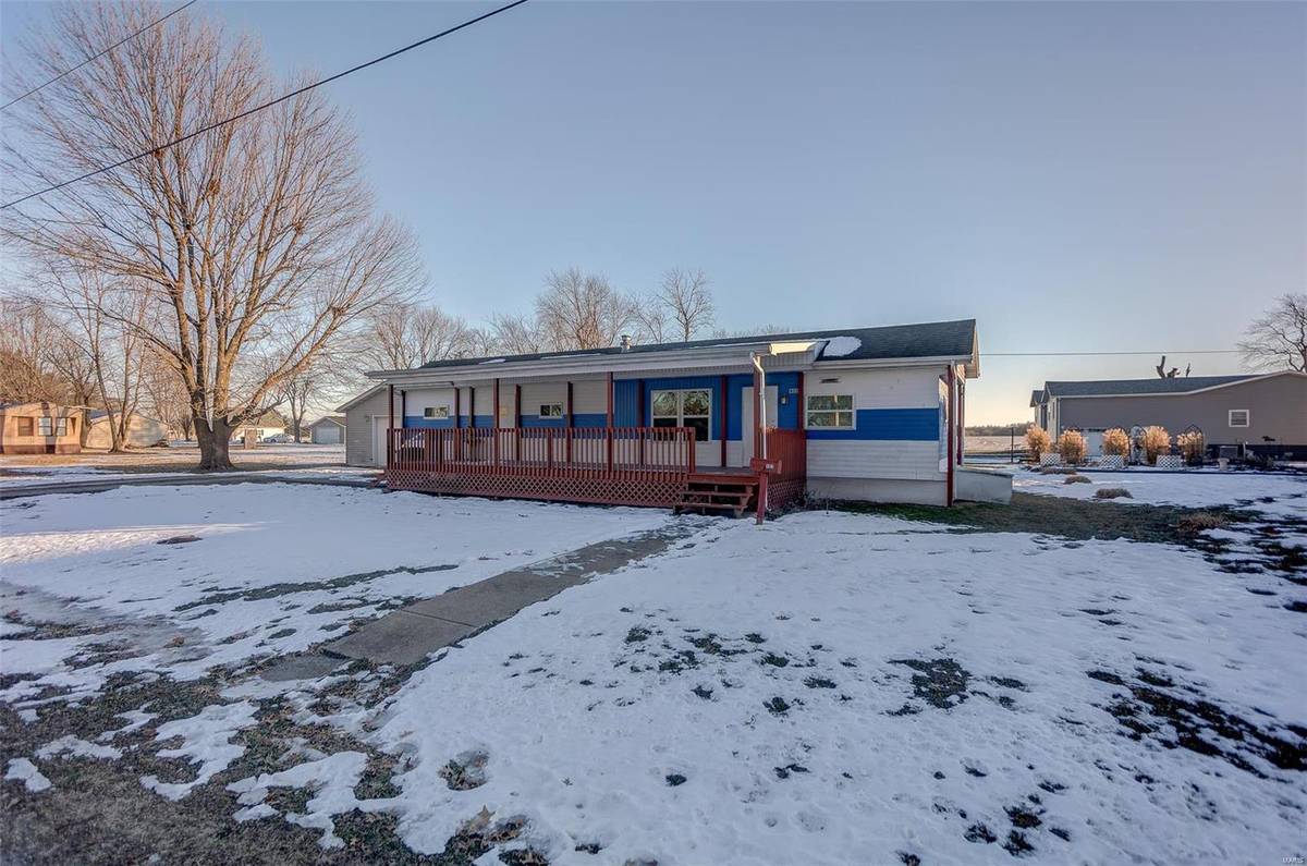 402 E Colfax ST, Mount Olive, IL 62069