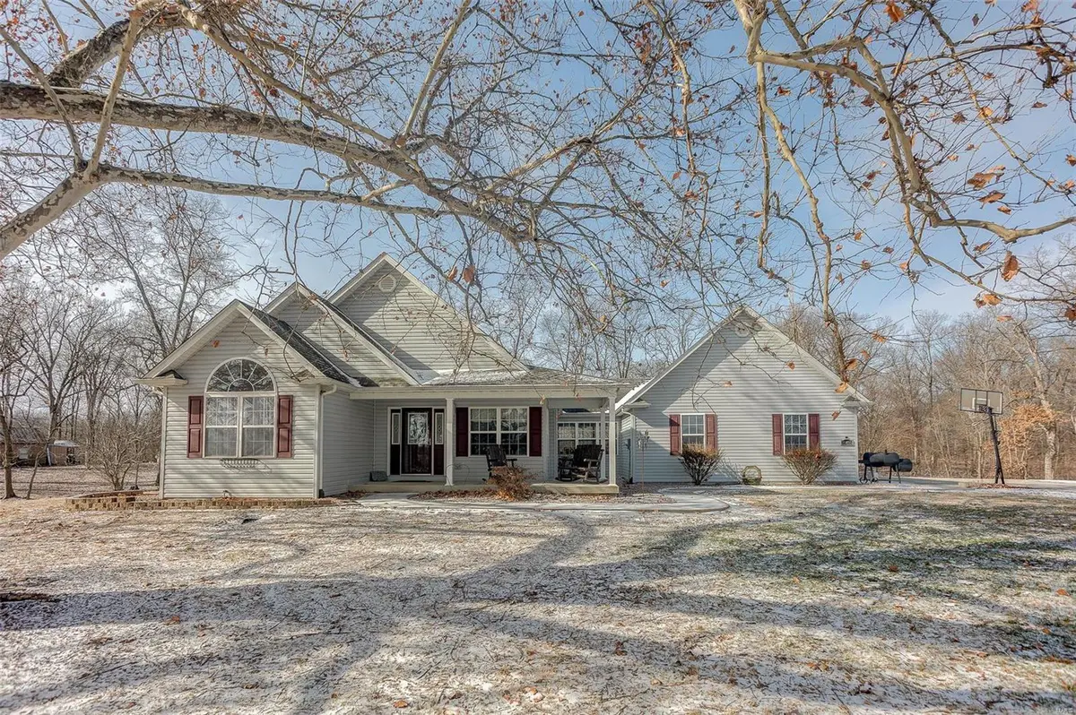20455 Oak Rest RD, Brighton, IL 62012