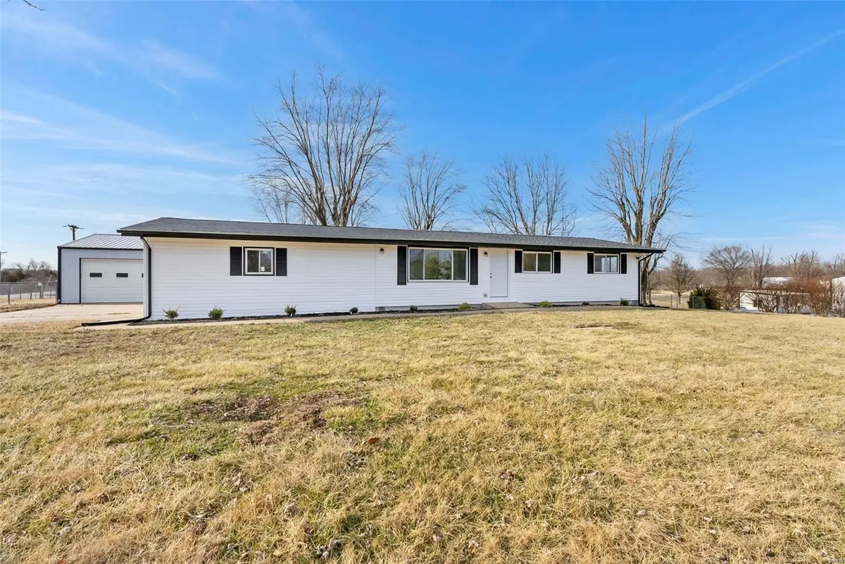 1008 Highway E, Silex, MO 63377