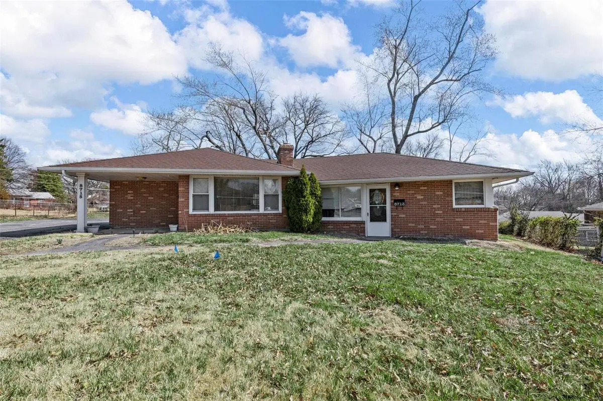 8713 Maryknoll AVE, St Louis, MO 63114