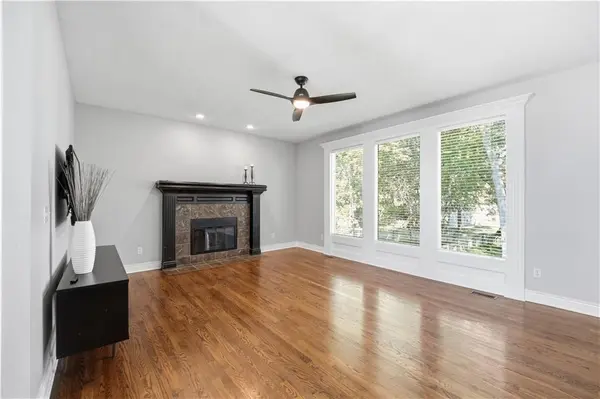 8018 W 122nd TER, Overland Park, KS 66213