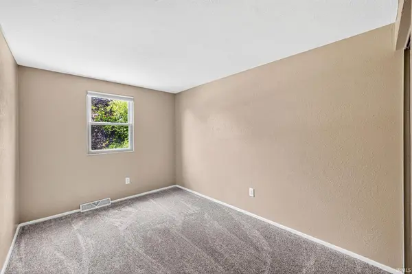 51444 Kenilworth RD, South Bend, IN 46637-1208