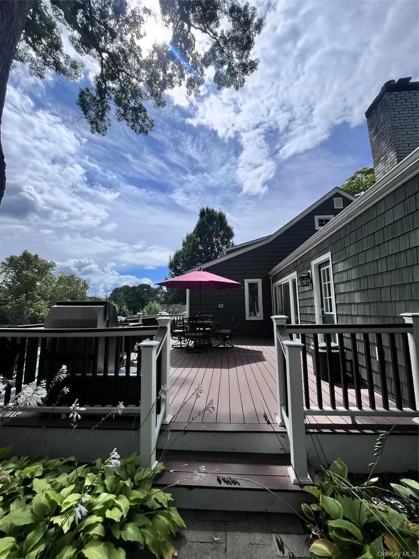 75 Eatons Neck RD, Northport, NY 11768