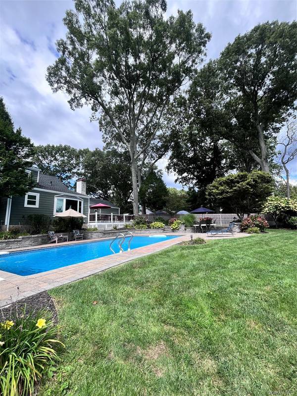 75 Eatons Neck RD, Northport, NY 11768