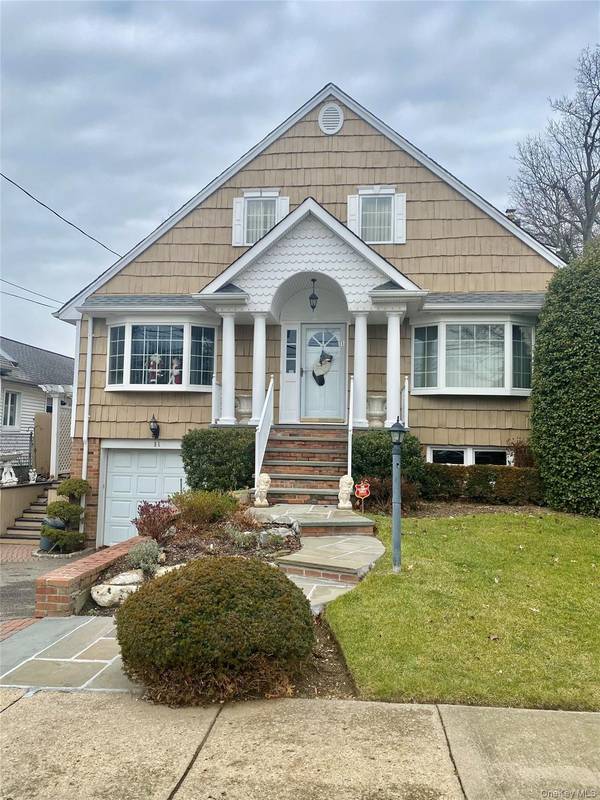 51 Lenox AVE, Westbury, NY 11590