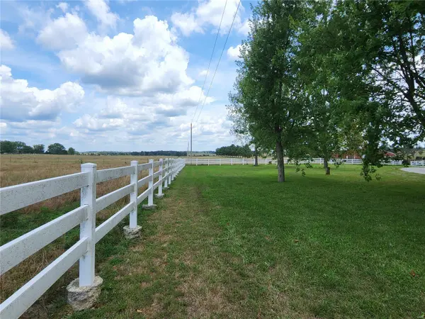 6053 Highway 137, Yukon, MO 65589