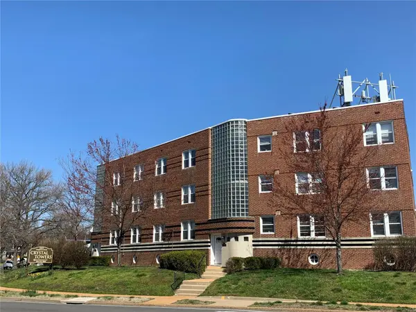 6401 Lindenwood PL, St Louis, MO 63109