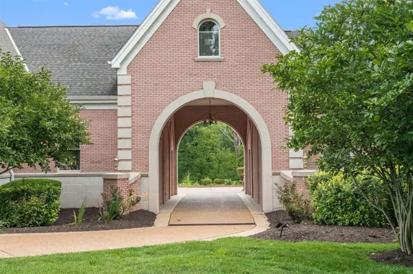 10 Upper Warson RD, St Louis, MO 63124