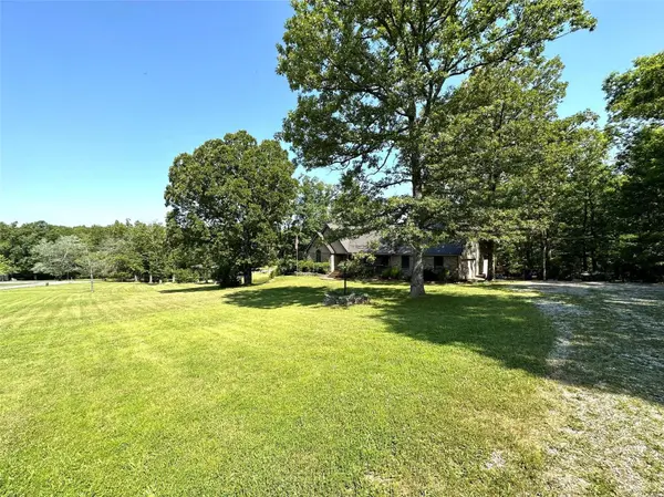 17409 Oakwood Road, Houston, MO 65483