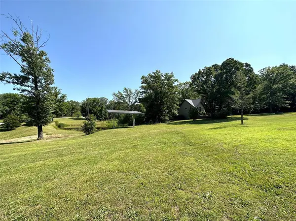 17409 Oakwood Road, Houston, MO 65483