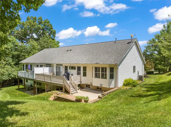 465 Wildflower CT, Ballwin, MO 63021