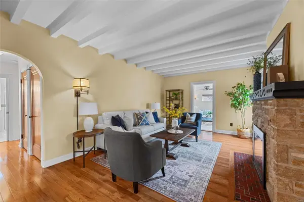 652 Fieldston TER, Webster Groves, MO 63119