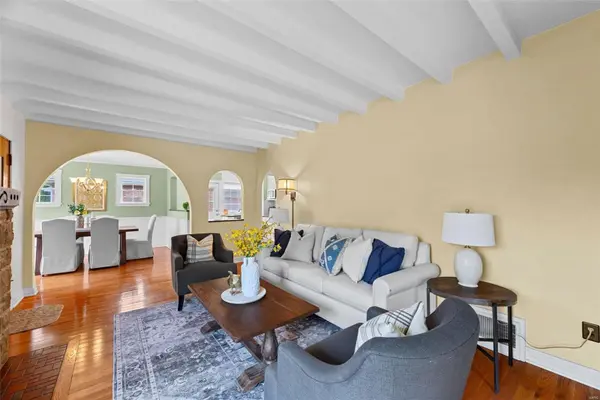 652 Fieldston TER, Webster Groves, MO 63119