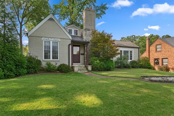 652 Fieldston TER, Webster Groves, MO 63119
