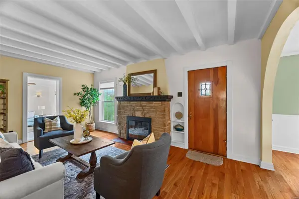 652 Fieldston TER, Webster Groves, MO 63119