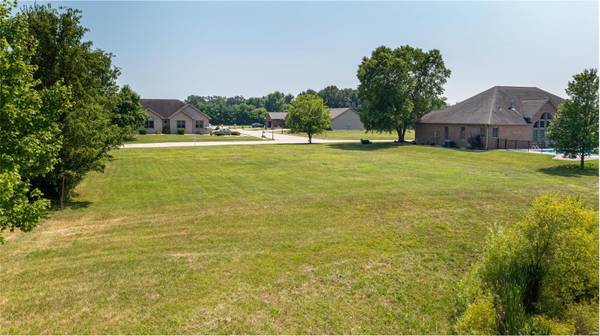 1551 Canvas Back DR, Staunton, IL 62088
