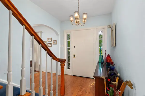11 Daniel RD, Ladue, MO 63124
