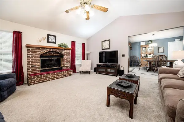 4648 Briargate DR, St Charles, MO 63304
