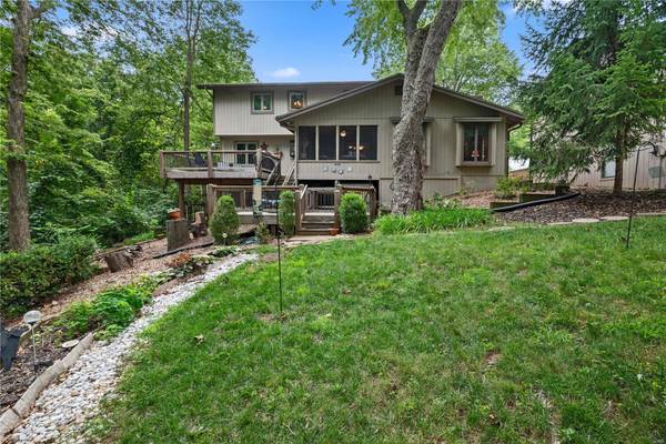 1224 Brookstone LN, Lake St Louis, MO 63367