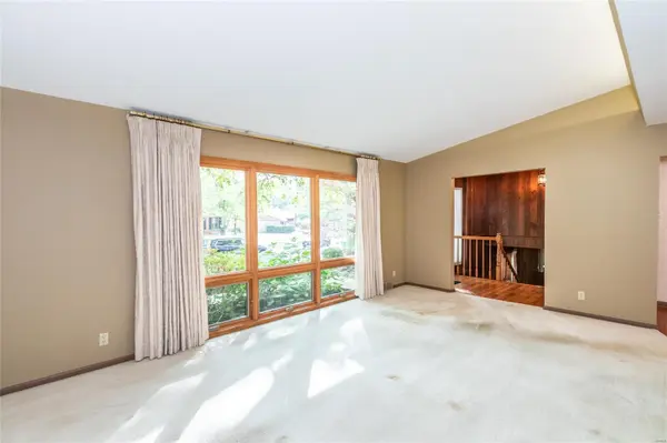 1449 Reauville DR, St Louis, MO 63122