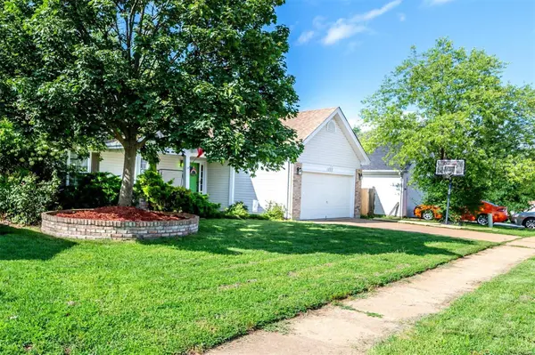 1037 Big Sky DR, Fenton, MO 63026