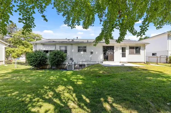 11832 Boward CT, Maryland Heights, MO 63043