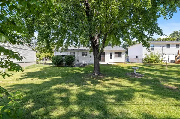 11832 Boward CT, Maryland Heights, MO 63043
