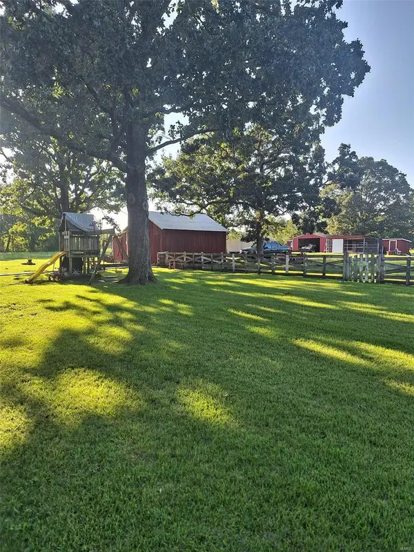 59 County Rd 23, Bismarck, MO 63624