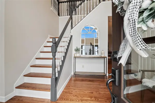 2800 Barrett Oaks LN, Des Peres, MO 63021