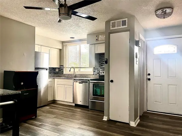 6 Tower Hill CT, Olivette, MO 63132