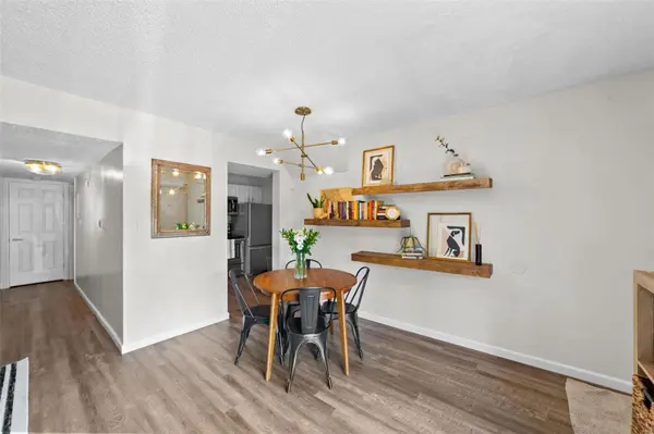 1735 Redbird CV, Brentwood, MO 63144