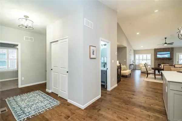 1325 Spring Snow DR, Frontenac, MO 63131