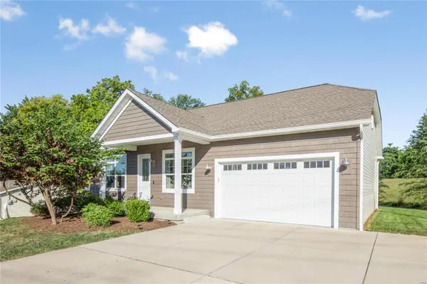 129 Kunze DR, St Charles, MO 63303