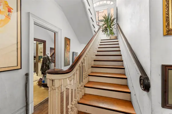 34 Waterman PL, St Louis, MO 63112