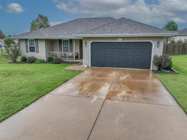 1811 E. Summit Street ST, Republic, MO 65738
