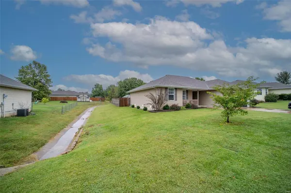 1811 E. Summit Street ST, Republic, MO 65738