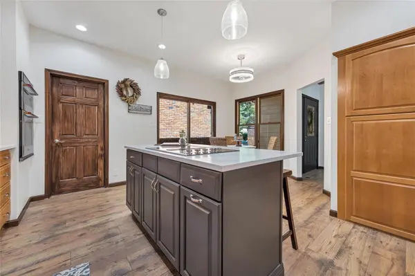 731 Walnut Creek Ln, Chesterfield, MO 63017