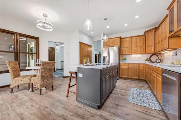 731 Walnut Creek Ln, Chesterfield, MO 63017