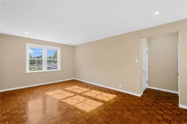 921 S Hanley RD #C, Clayton, MO 63105