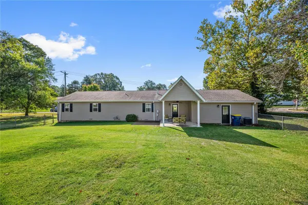 901 Flora AVE, Warrenton, MO 63383